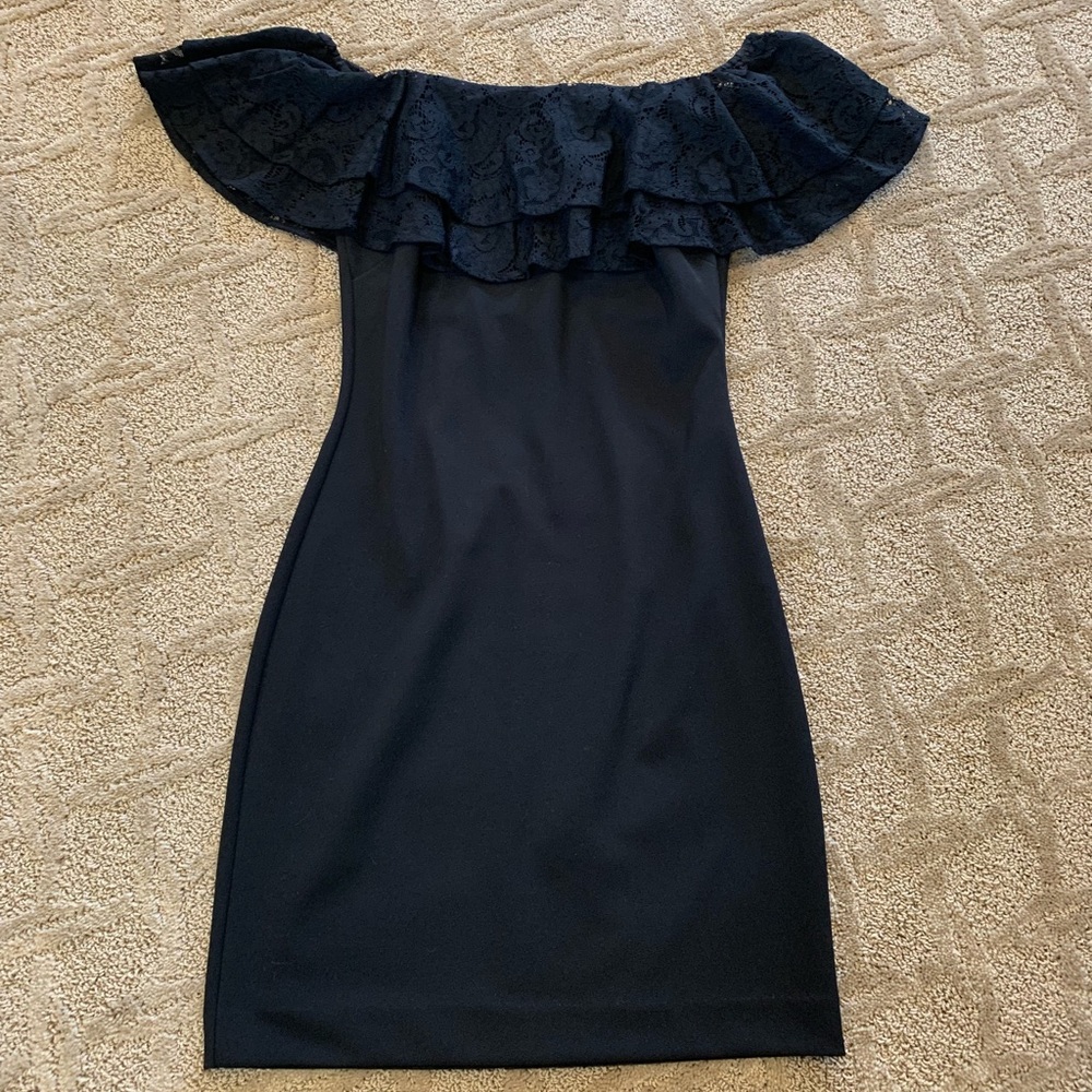 Jessica Simpson black dress!